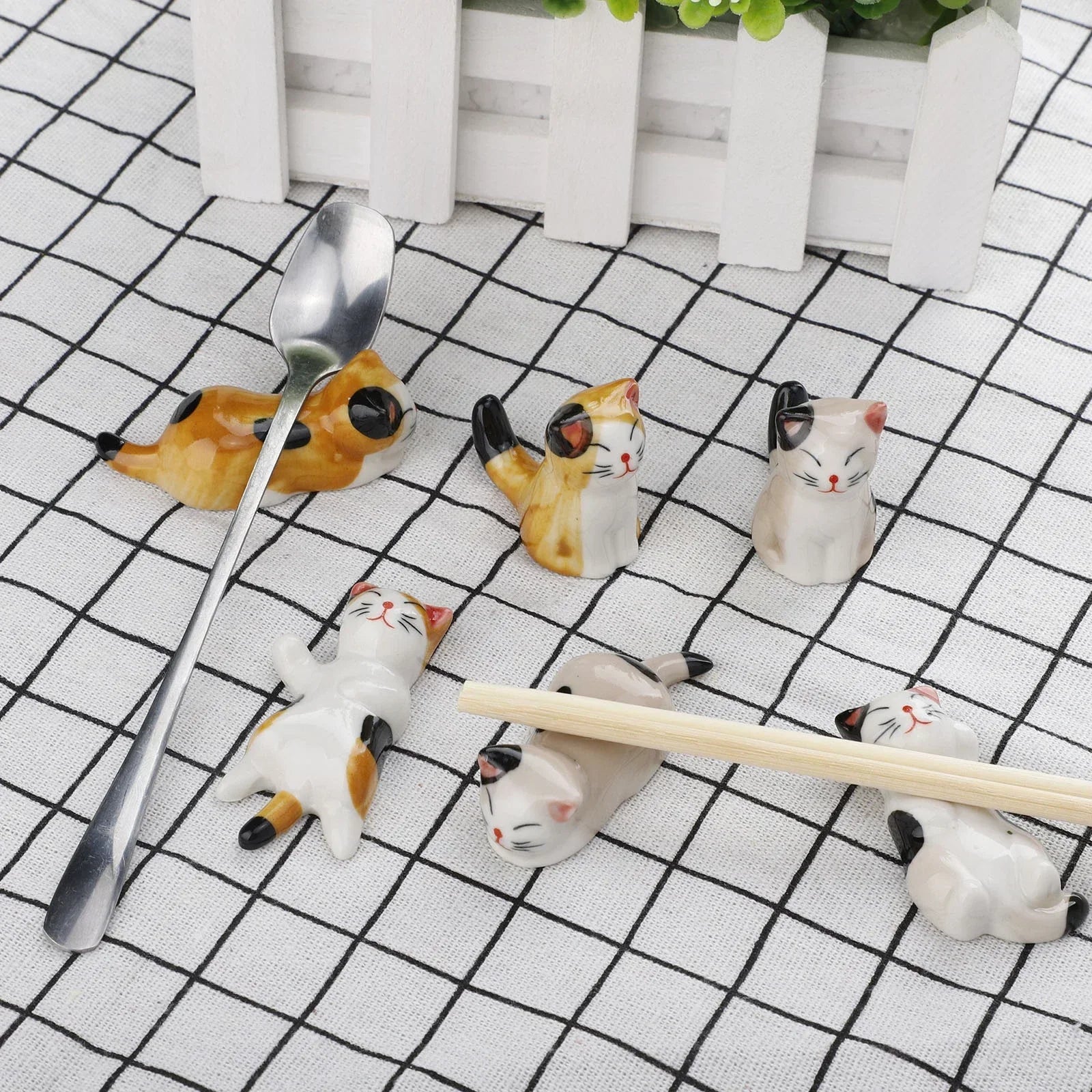 set Chopstick Rest Table Decor Ceramic Frog Chopsticks Spoon Rack Holder Durable Ornaments Set Fork Knife Stand Cat Tableware